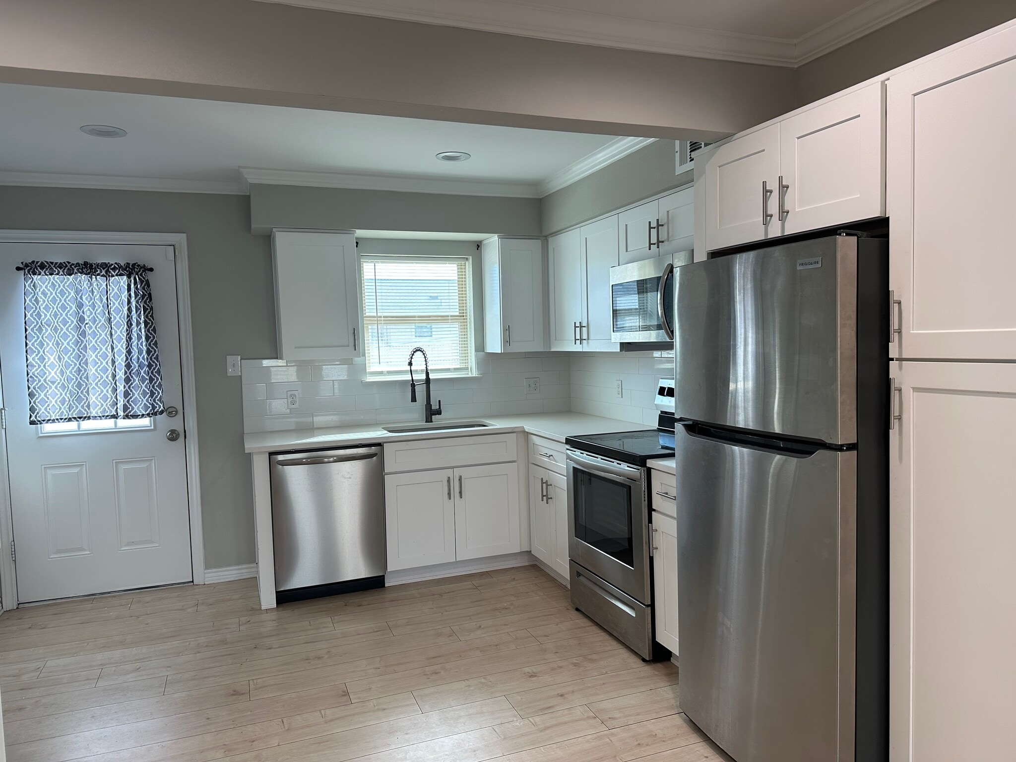 Kitchen - 5076 Matilda St