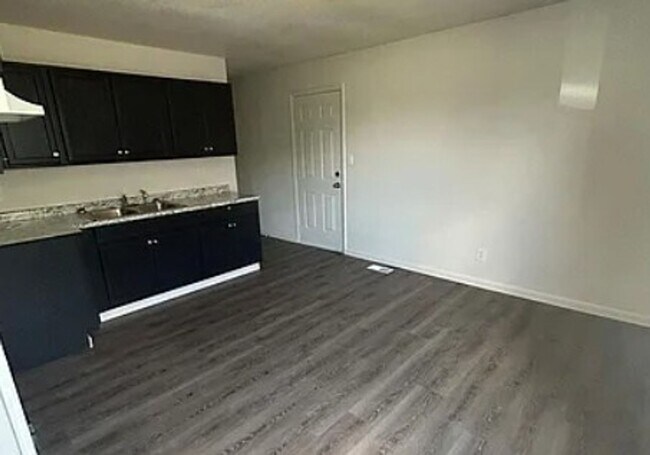 Building Photo - 1515 Andrews Dr
