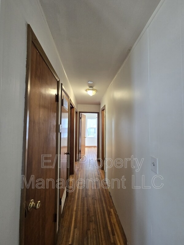 Building Photo - 1121 Luther E