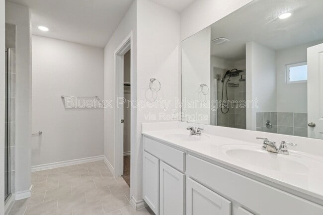 Building Photo - 11319 War Emblem