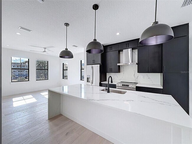 Building Photo - 1302 E Kay St