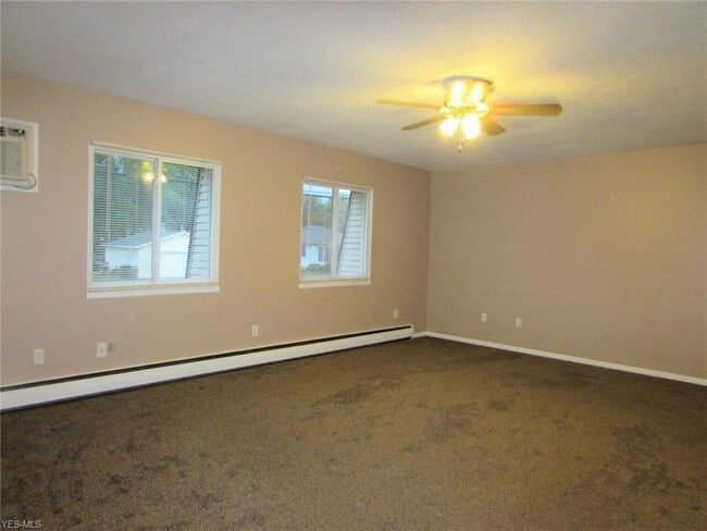 Building Photo - 402 Woodland Ave