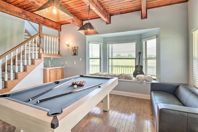 Building Photo - 15805 Richards Dr