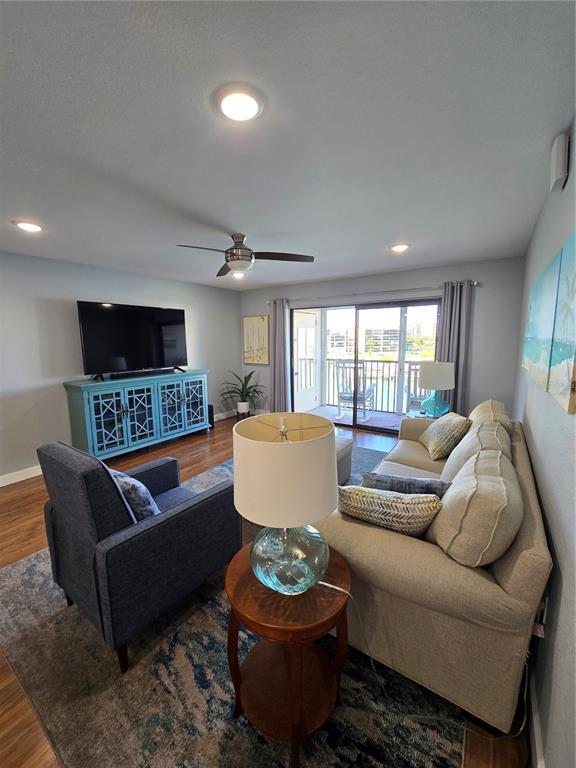 Building Photo - 7600 Sun Island Dr S