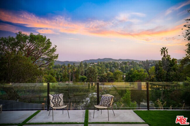 Building Photo - 4670 Brewster Dr