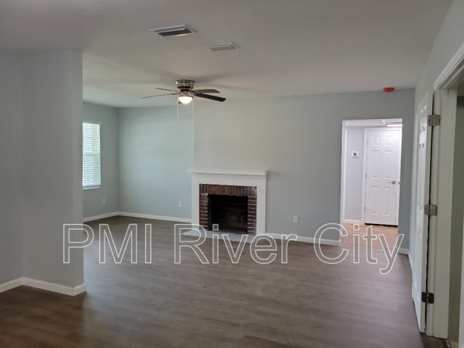 Building Photo - 1356 River Hills Cir E