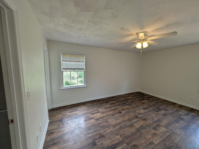 Building Photo - 1060 Sandy Springs Rd NW