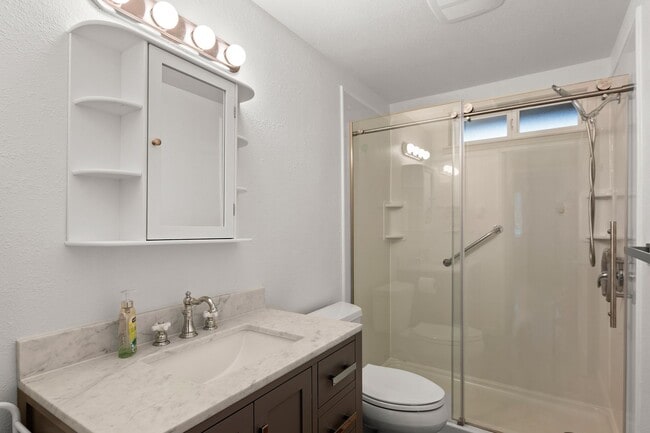 Building Photo - Charming 3 BR/ 1.5 Bath Mt. Pleasant Home.