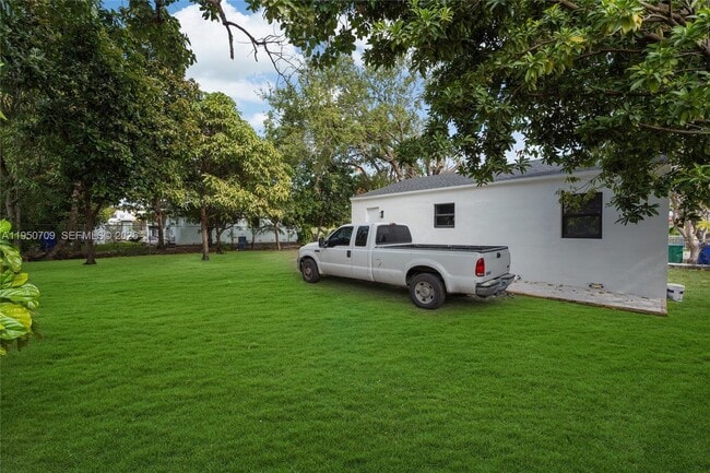 Building Photo - 3410 NW 13th Ave