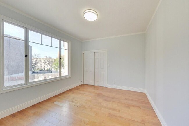 Building Photo - 465 Bellevue Ave