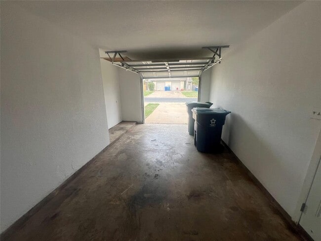 Building Photo - 807 Lloyd Ln