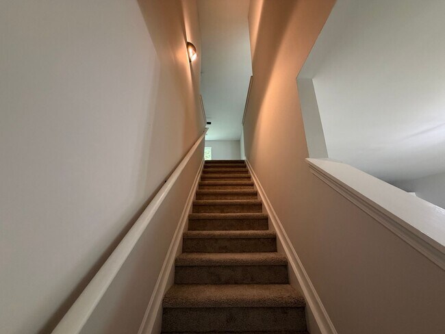 Building Photo - 4 Bedrooms, 3 Bathrooms - Home in West Rome!