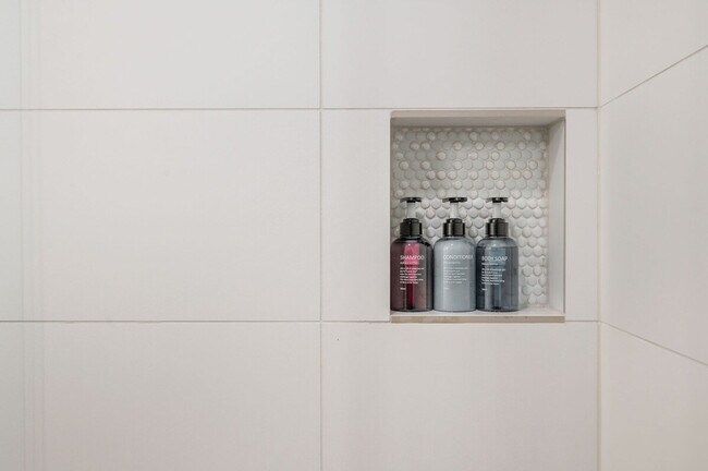 Building Photo - 4453 Aurora Ave N