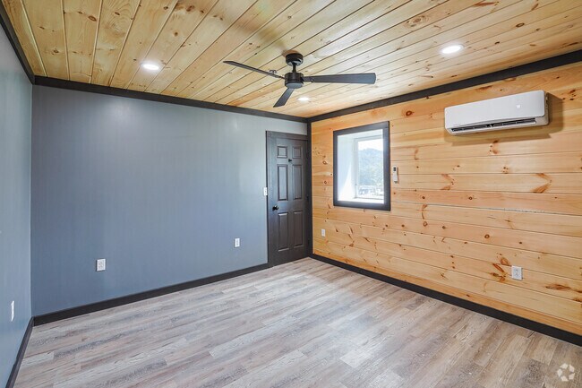 1BR, 1BA - 700SF - Bedroom - 3618 Shinnston Pike