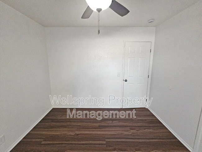 Building Photo - 920 W Perch Ave
