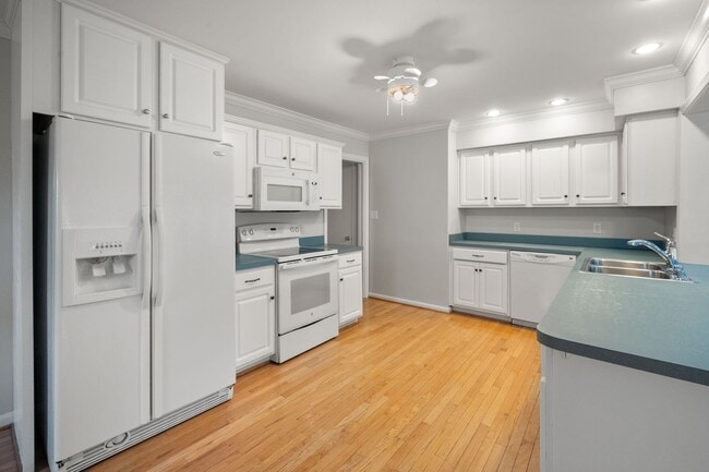 Building Photo - Make This Your Home!