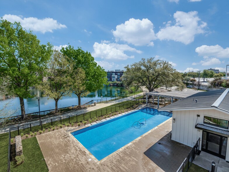 Midway Row House 4020 McEwen Rd Farmers Branch TX 75244 Apartment