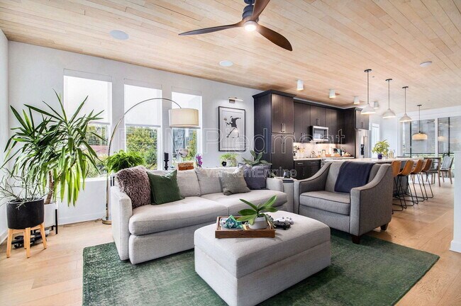 Building Photo - 395 Pratt Dr SE