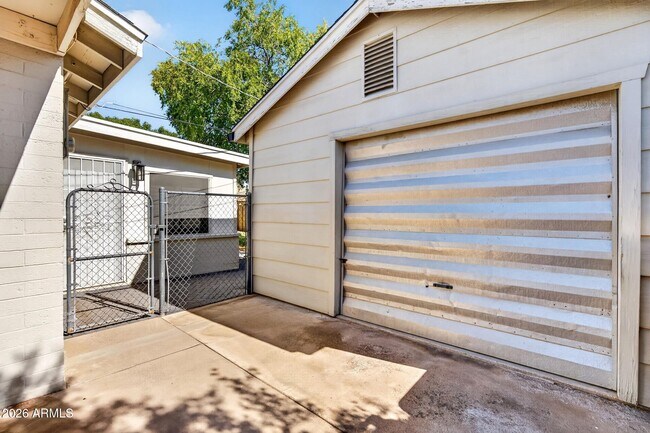 Building Photo - 1007 E Citrus Wy