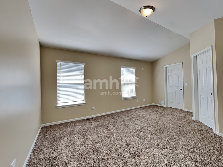 Building Photo - 2828 Sun Valley Dr