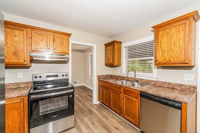 Building Photo - 1716 2nd St NE