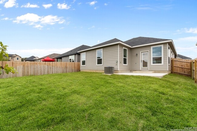 Building Photo - 246 W Flowing River Dr