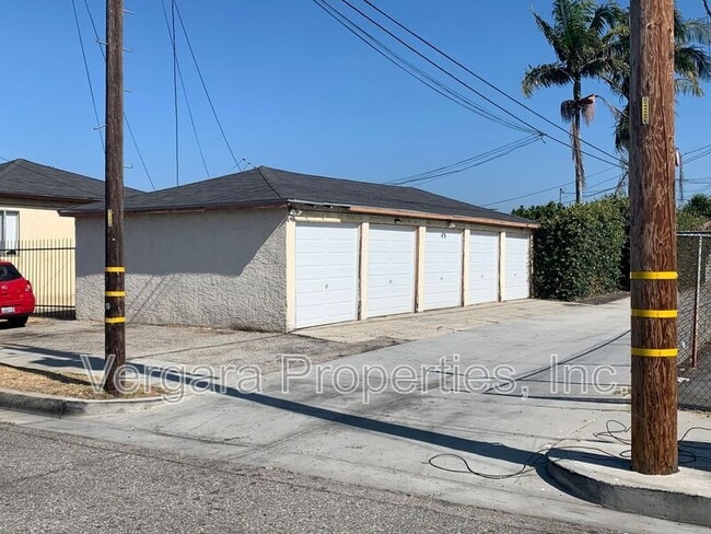 Building Photo - 12138 York Ave