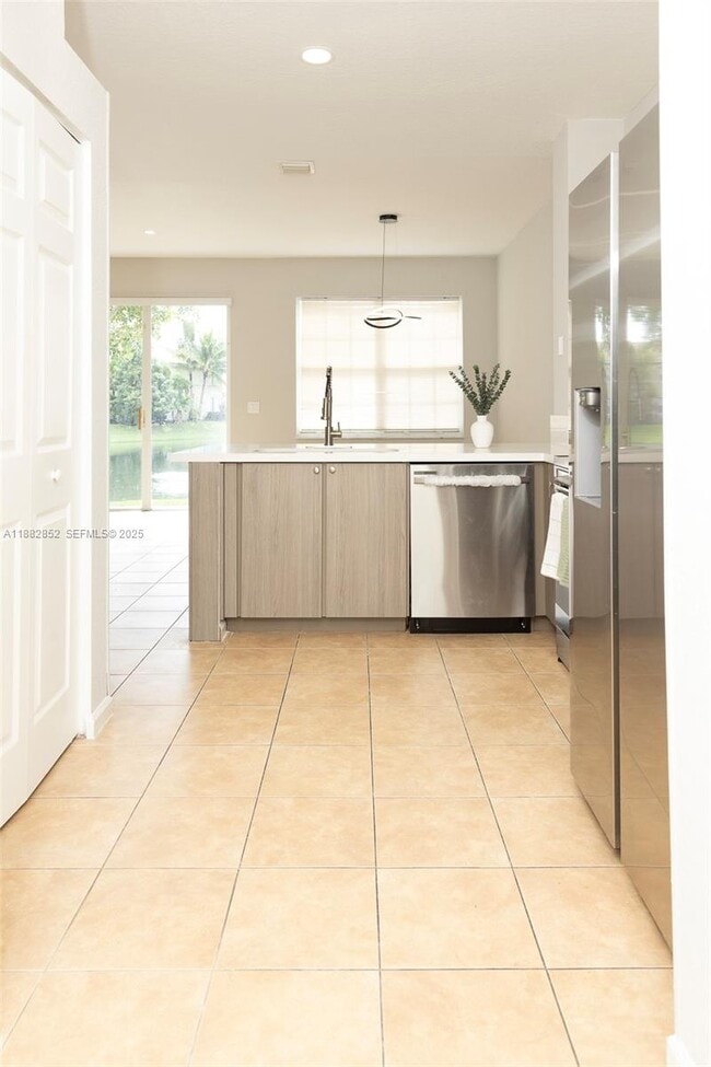 Building Photo - 5662 Enclave Pl