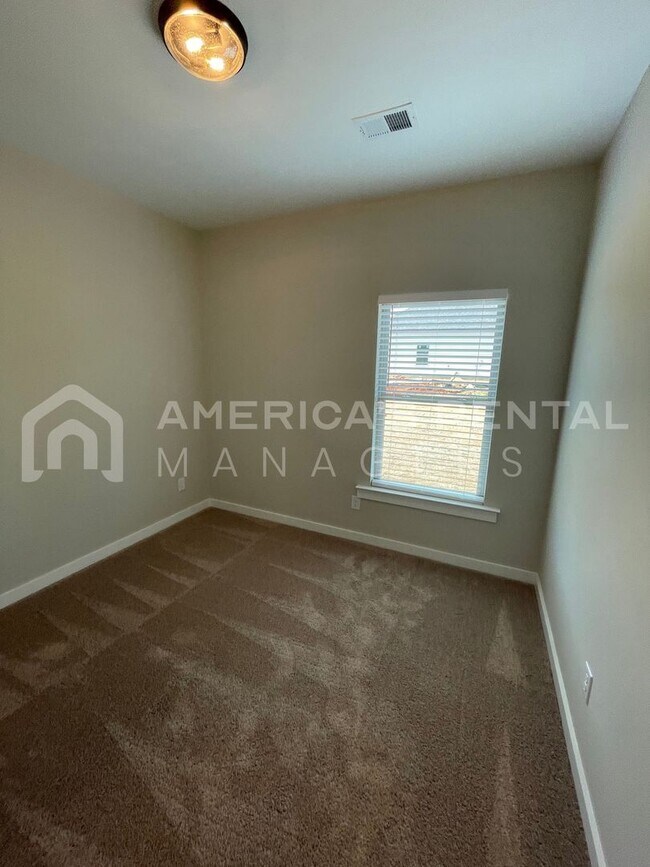 Building Photo - DEPOSIT PENDING!!! Home for Rent in Eastab...