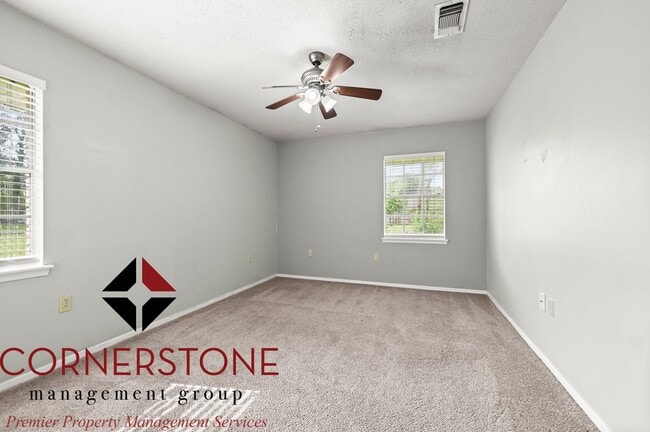 Building Photo - 4 Bed / 2 Bath | $2,000/mo | Move-in Ready