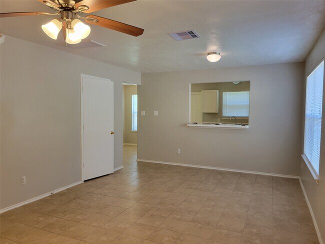 Building Photo - 6055 Green Heather Ln