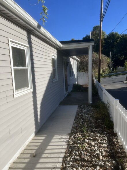 Building Photo - 436 Brook St