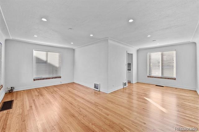 Building Photo - 3085 Clermont St