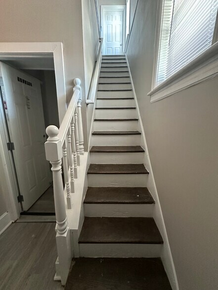 Building Photo - 252 Parkway Ave