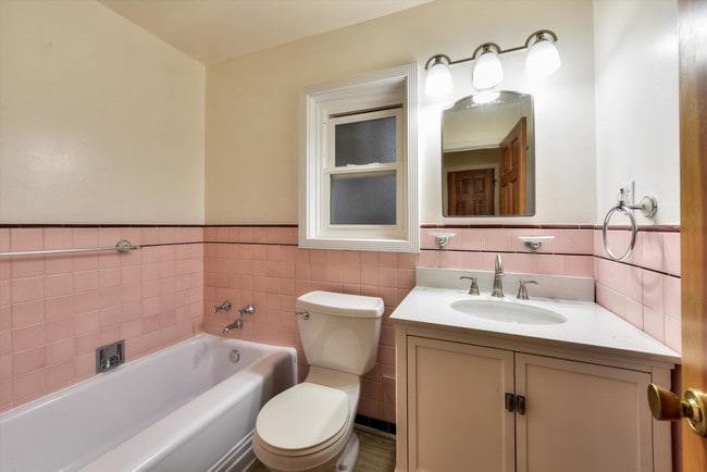 Building Photo - 715 30th Ave