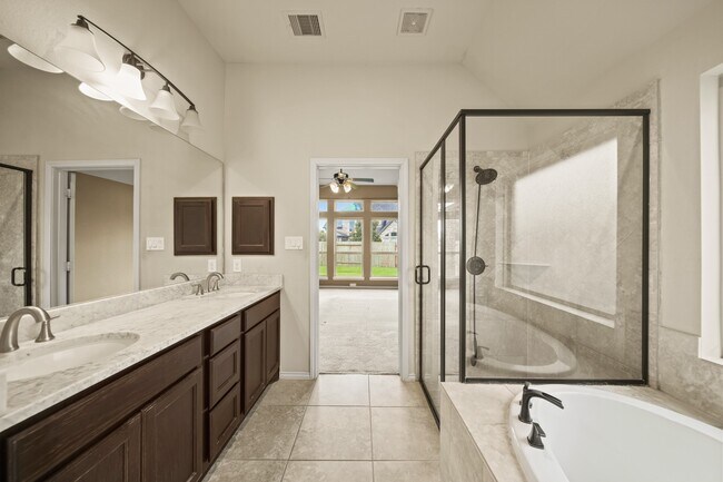 Building Photo - 1303 Paradise Creek Ln