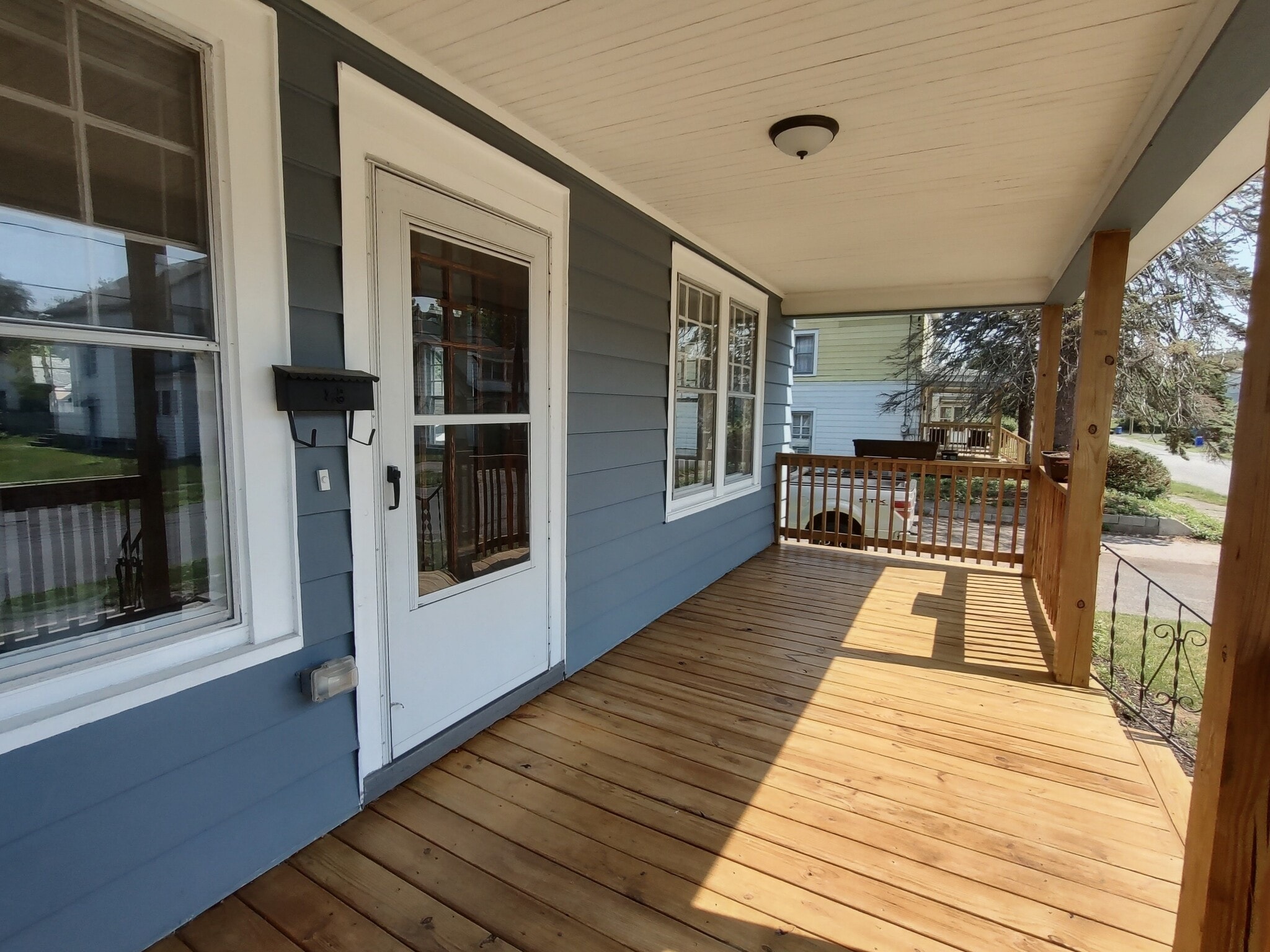 Front Porch - 55 Clayton St
