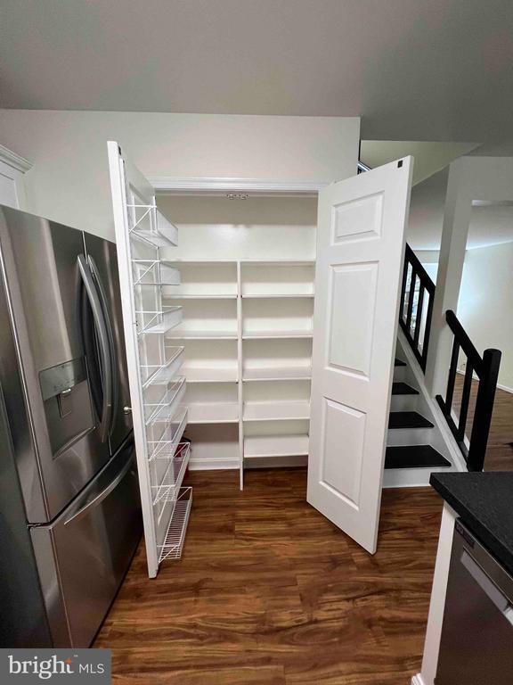 Building Photo - 6247 Spring Knoll Dr