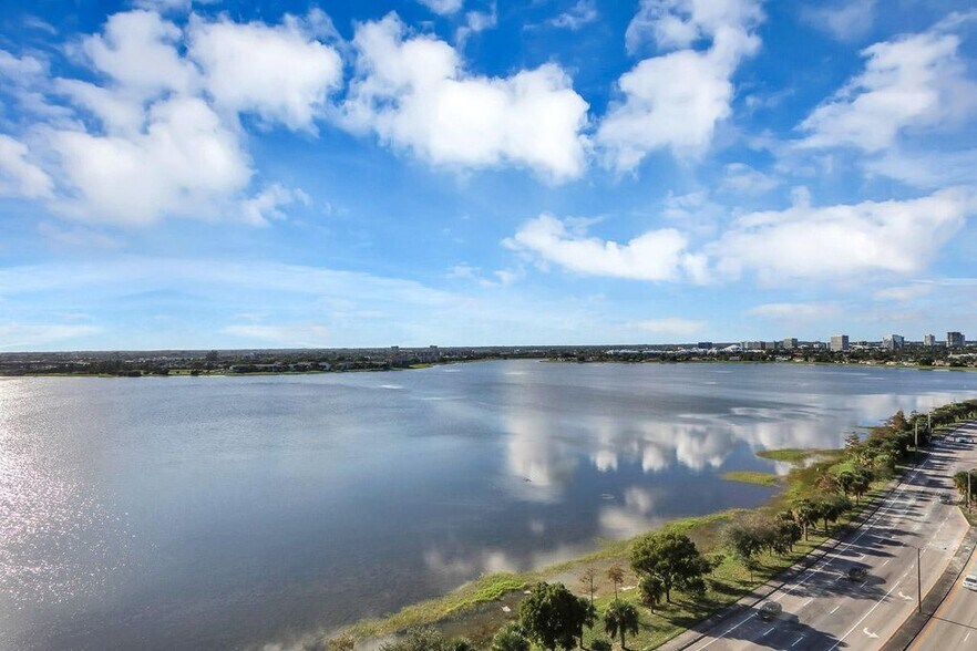 Building Photo - 300 S Australian Ave