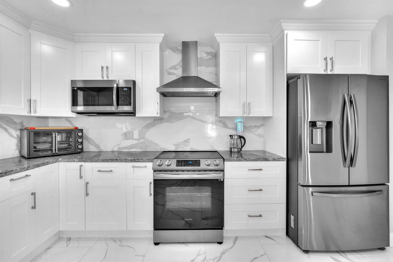 Building Photo - 4406 SW 37th Ave