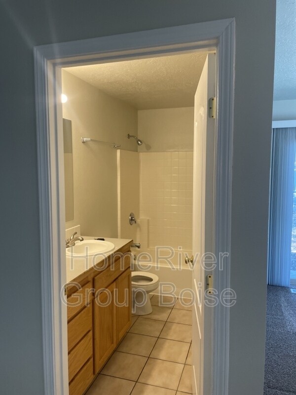 Building Photo - 2296 W Kootenai St