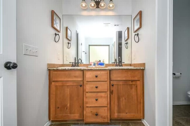 Building Photo - 731 Cypress Ct