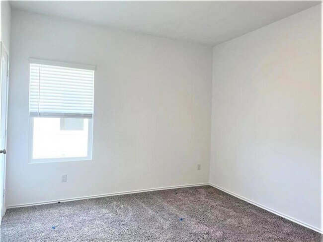 Building Photo - 1424 Linwood St