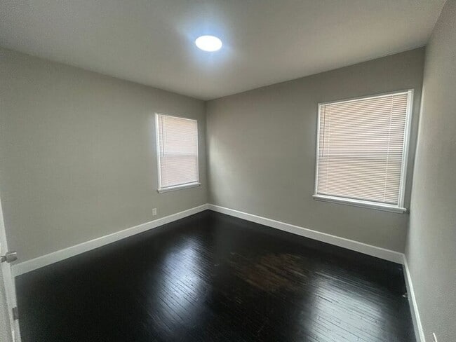 Building Photo - 1323 S Highland Ave