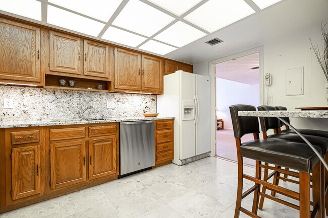 Building Photo - 5000 N Ocean Blvd