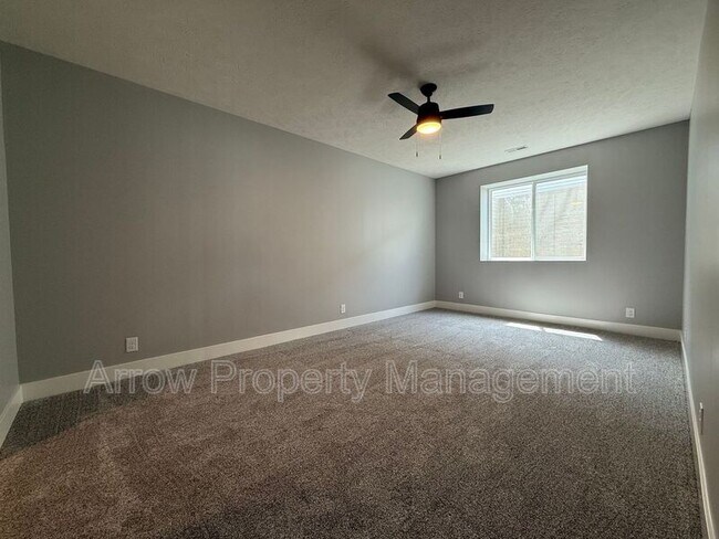 Building Photo - 9425 Estela Ave