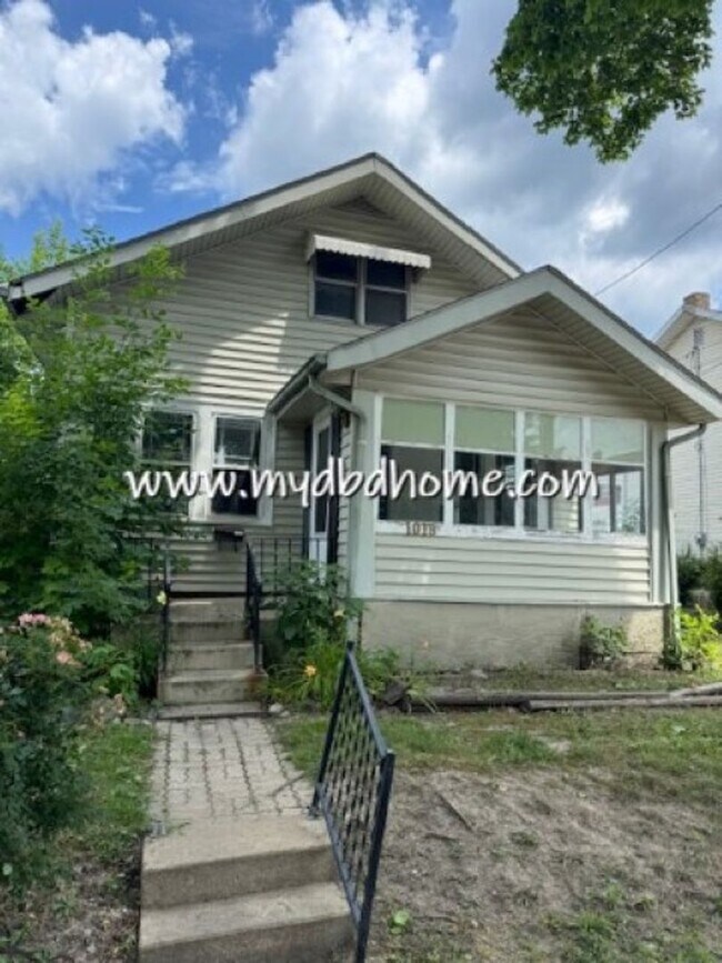 Primary Photo - 1018 Archer Ave
