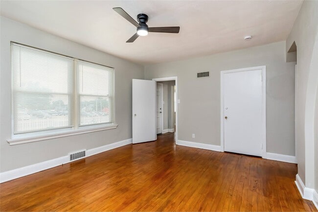 Building Photo - 8910 Gravois Rd
