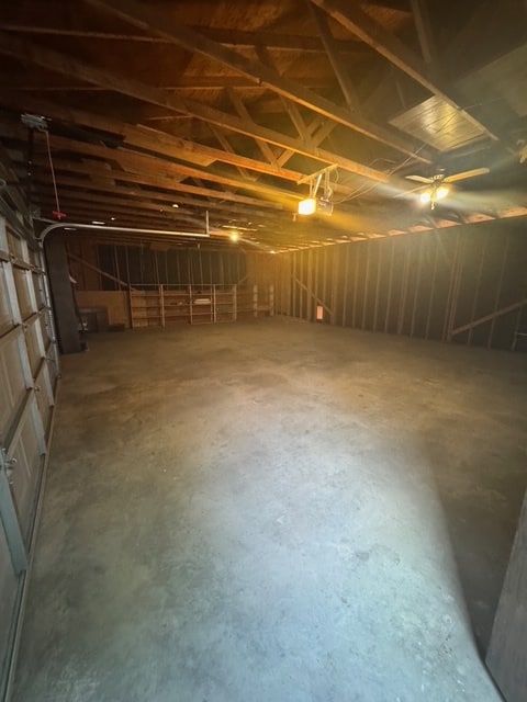 Building Photo - 305 E Maple St