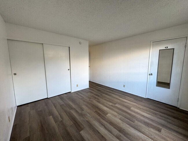 Building Photo - Available Now. 2BD/2BA/1PKG townhome at Vi...